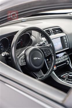 جاكوار XE